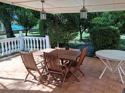 Jardí de Casa o xalet de lloguer en Riba-roja de Túria amb Jardí privat, Piscina i Microones