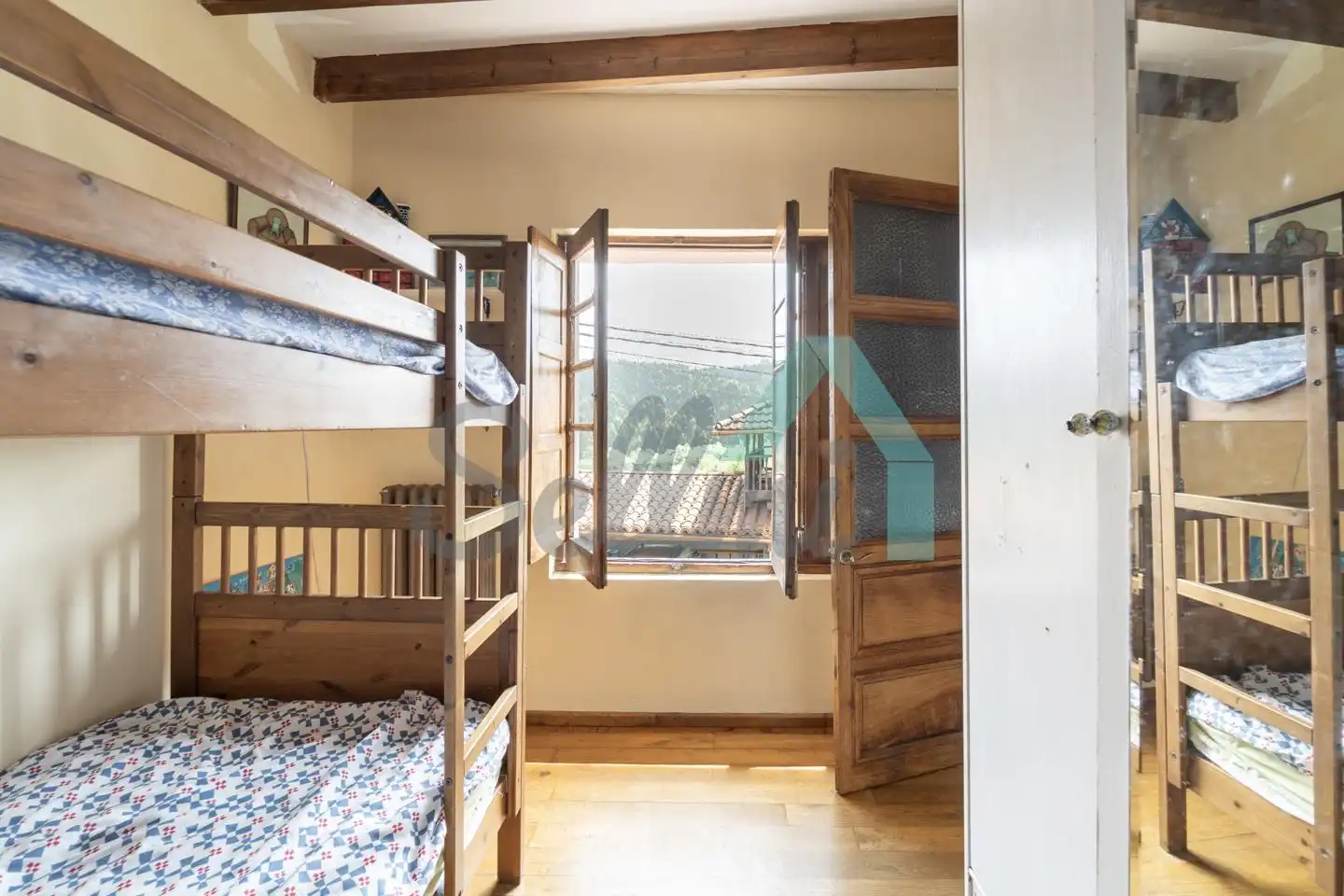 Schlafzimmer von Einfamilien-Reihenhaus zum Verkauf in Carreño mit Heizung, Privatgarten und Parkett