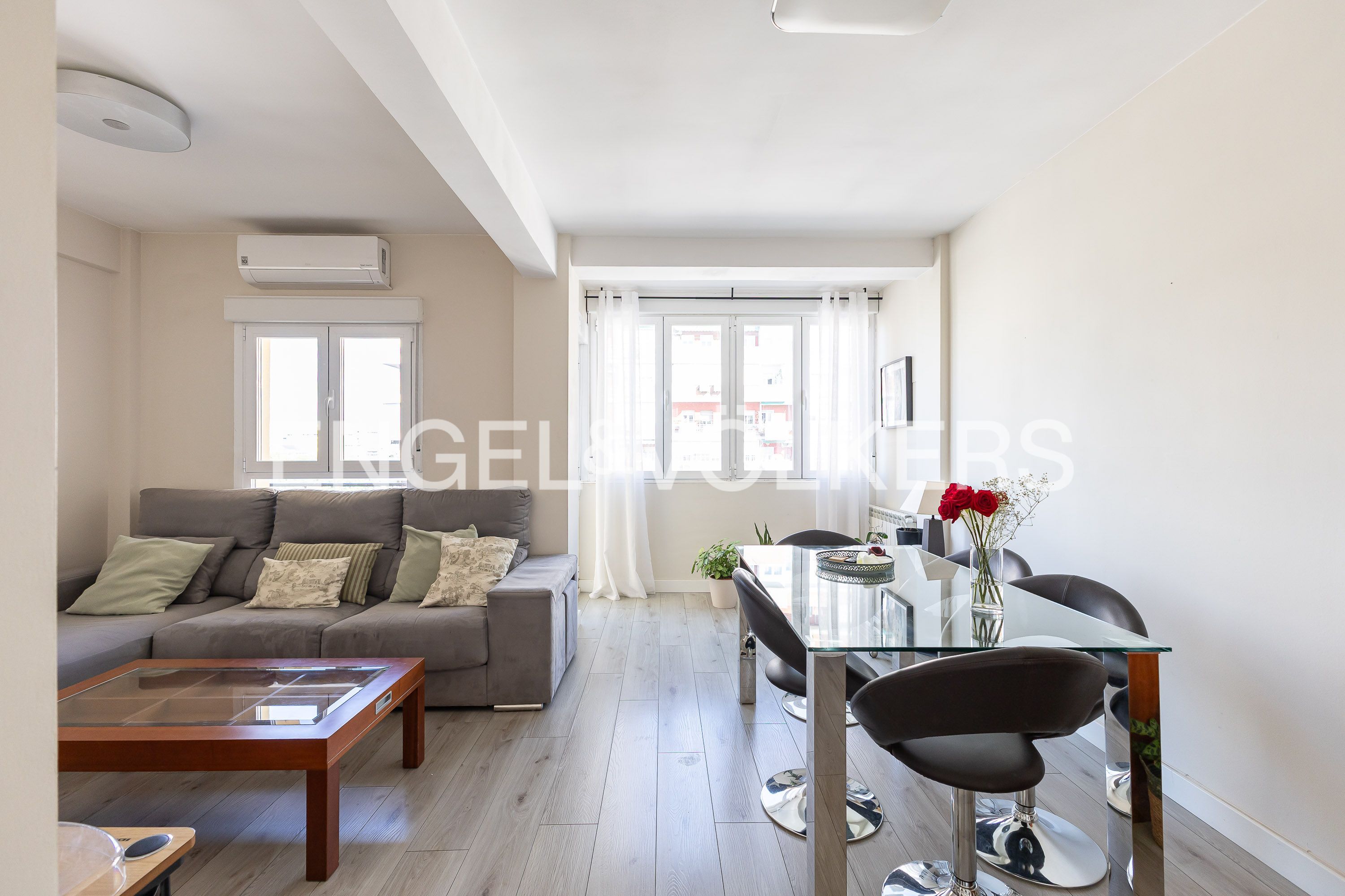 Exterior view of Apartment for sale in  Madrid Capital  with Air Conditioner, Heating and Parquet flooring