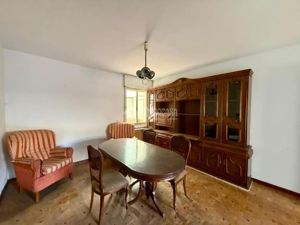Sala d'estar de Pis en venda en Valdepeñas amb Parquet i Terrassa