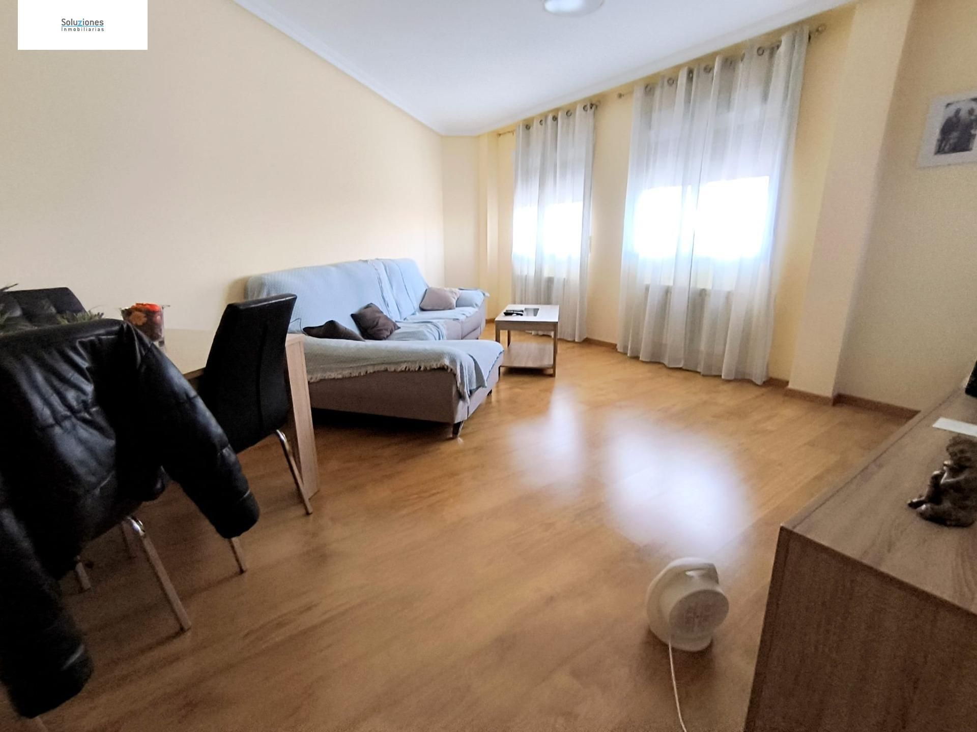 Sala d'estar de Casa adosada en venda en  Albacete Capital amb Calefacció, Jardí privat i Terrassa