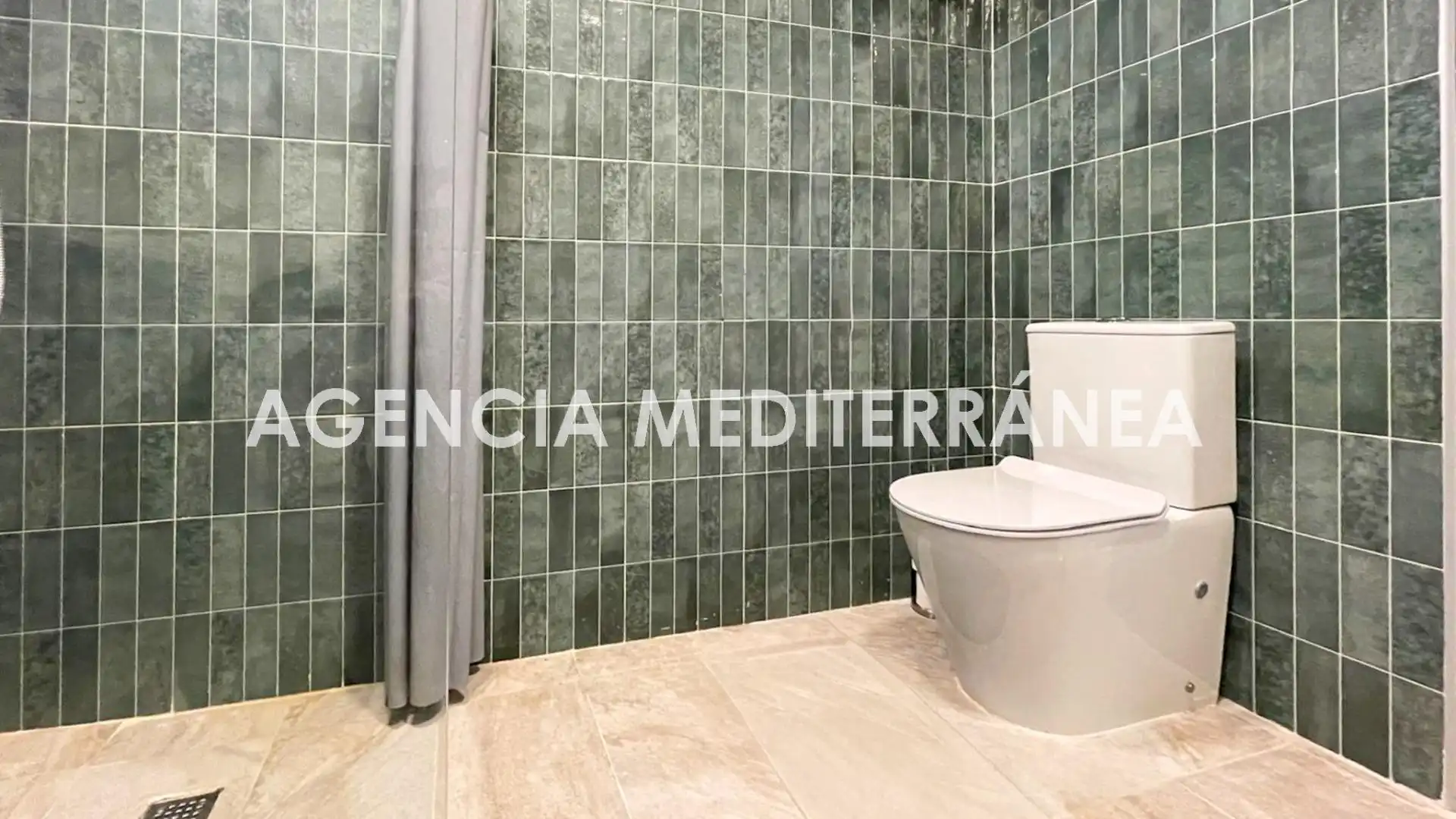 Bany de Local en venda en Valencia amb Aire condicionat