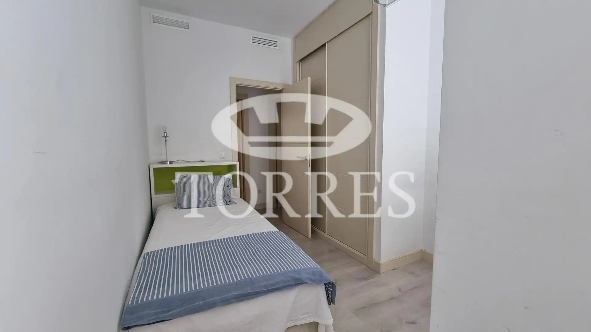 Habitación de Piso de alquiler en Málaga con Aire acondicionado y Amueblado