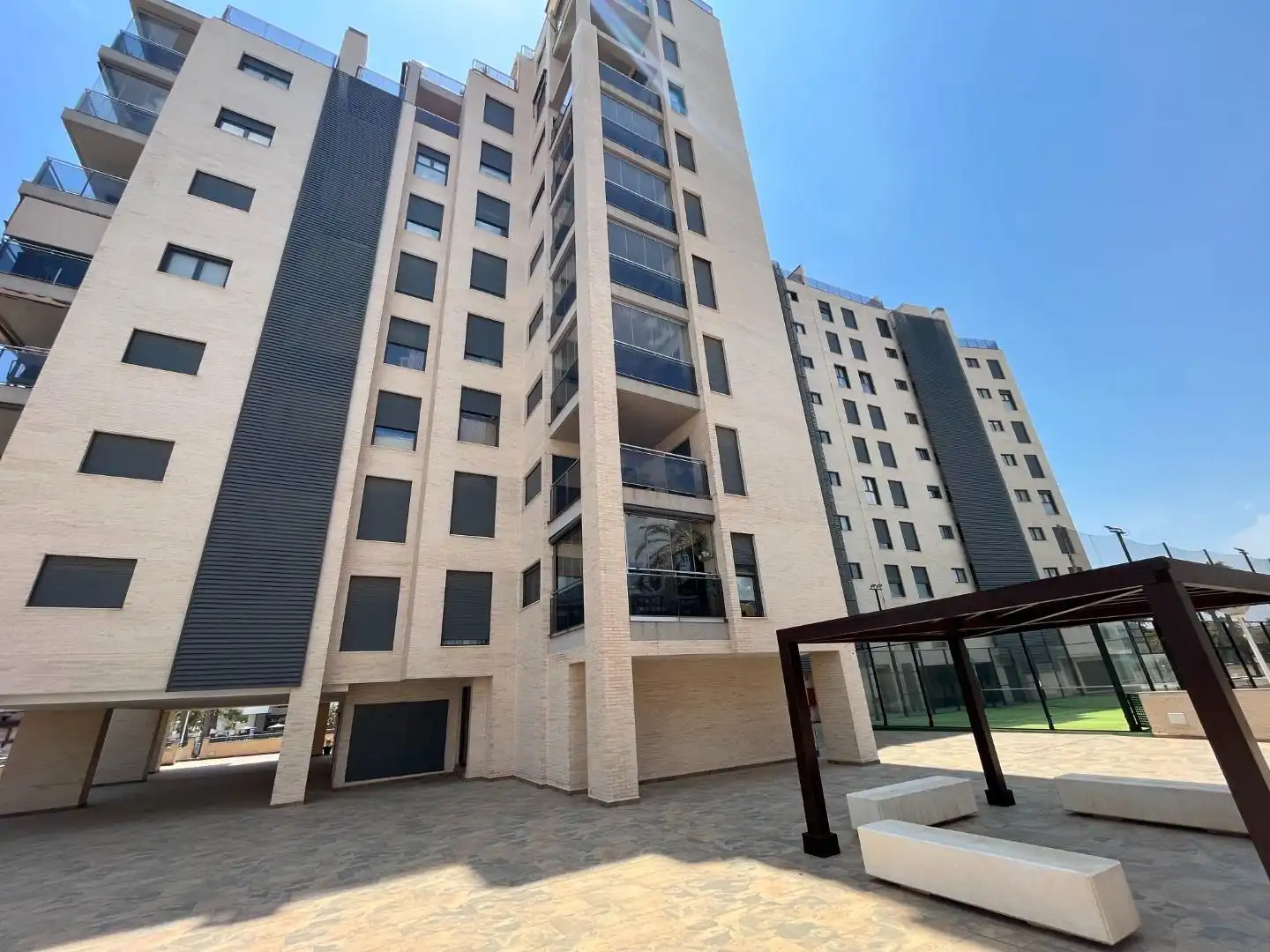 Vista exterior de Apartamento en venta en Alicante / Alacant con Aire acondicionado, Calefacción y Jardín privado