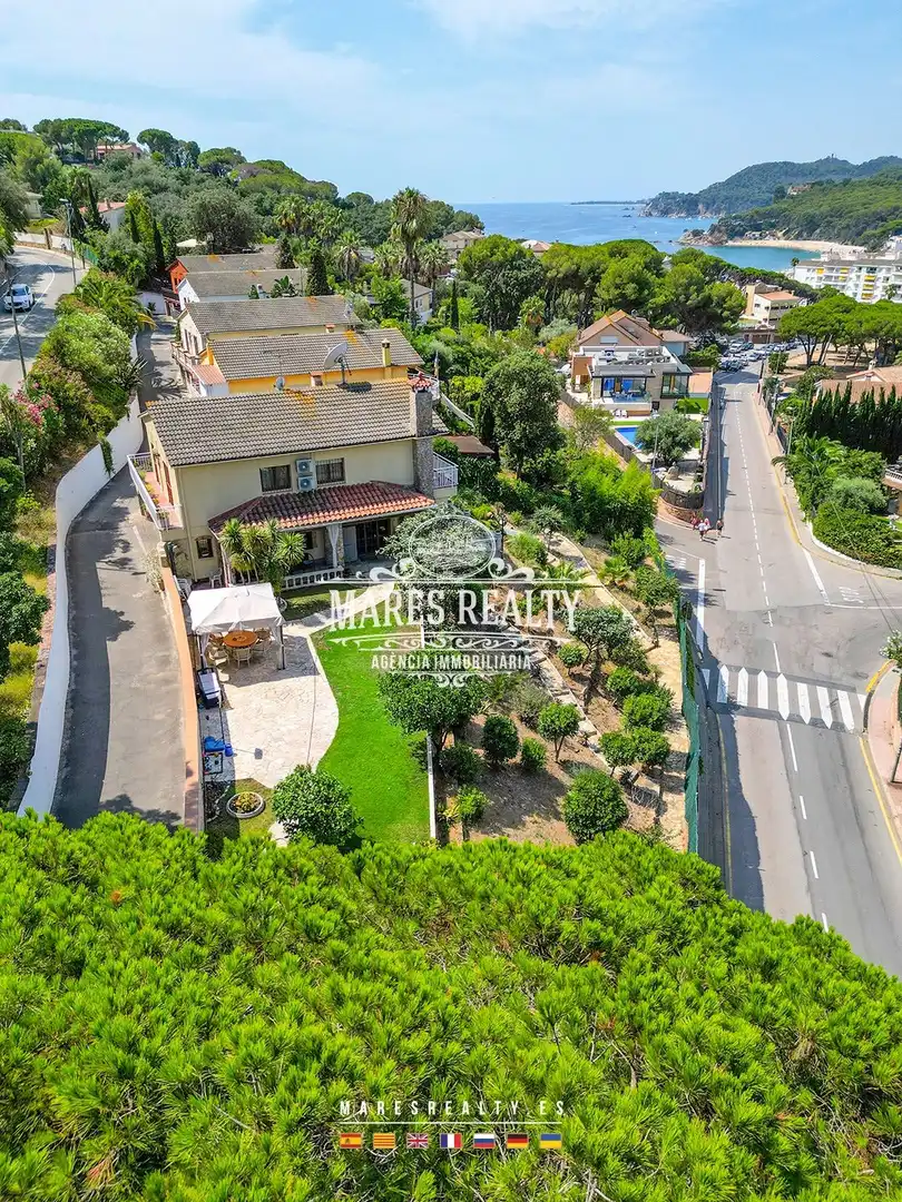 Außenansicht von Haus oder Chalet zum Verkauf in Lloret de Mar mit Klimaanlage, Heizung und Privatgarten