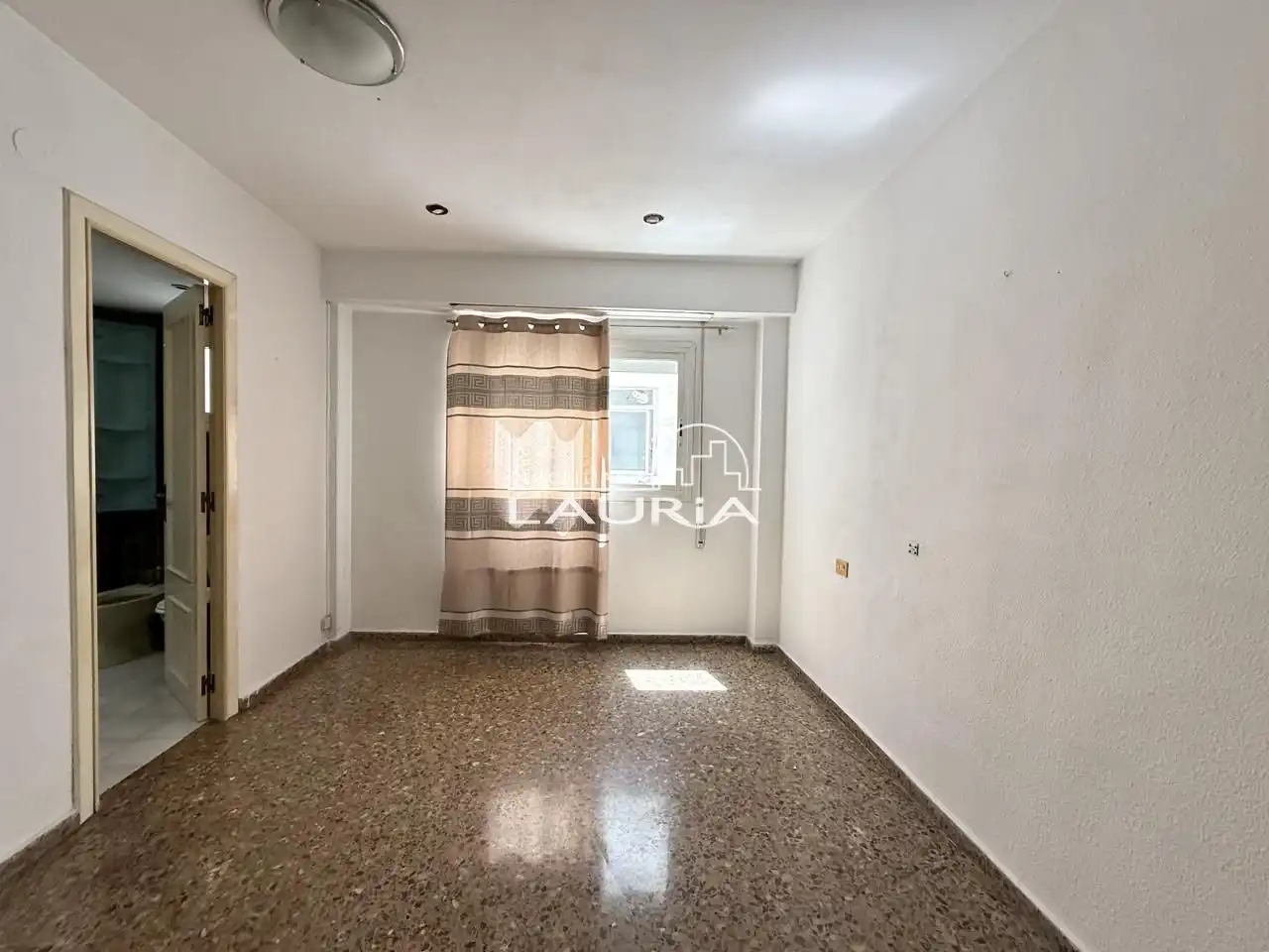 Piso en venta en Valencia con Parquet y Balcón