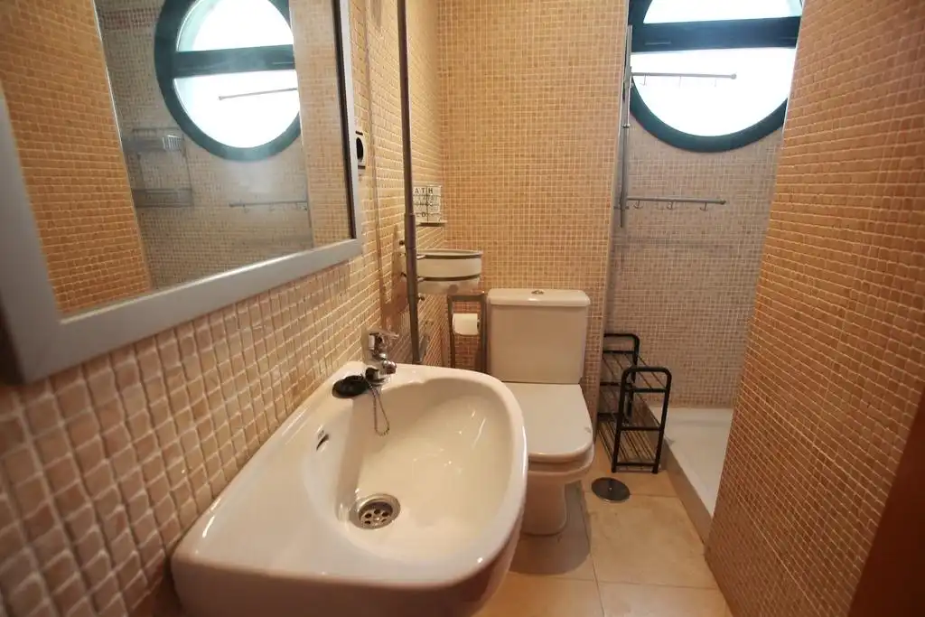 Badezimmer von Wohnung zum Verkauf in Jerez de la Frontera mit Klimaanlage, Heizung und Parkett