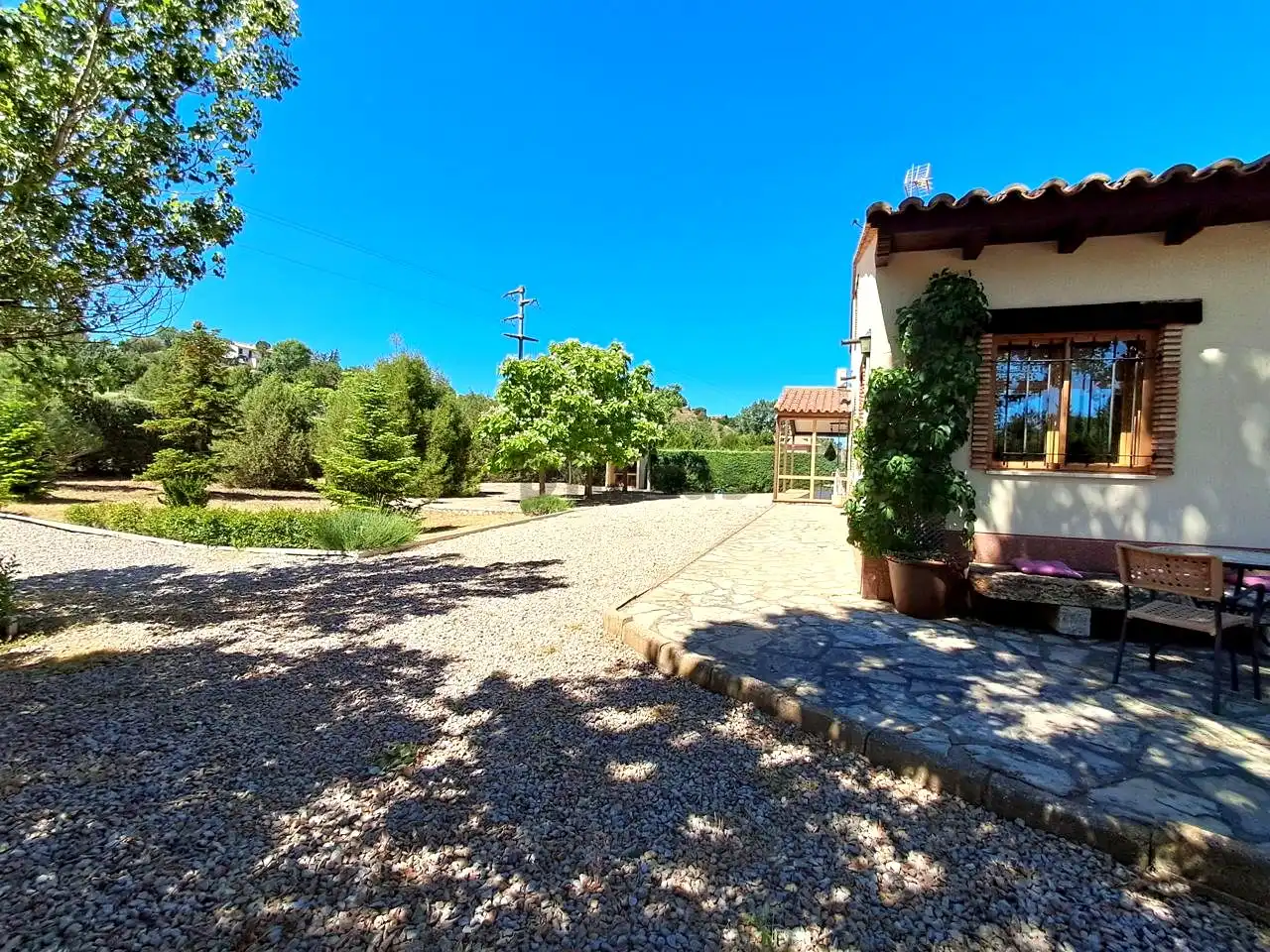 Vista exterior de Casa o xalet en venda en Teruel amb Aire condicionat, Calefacció i Jardí privat