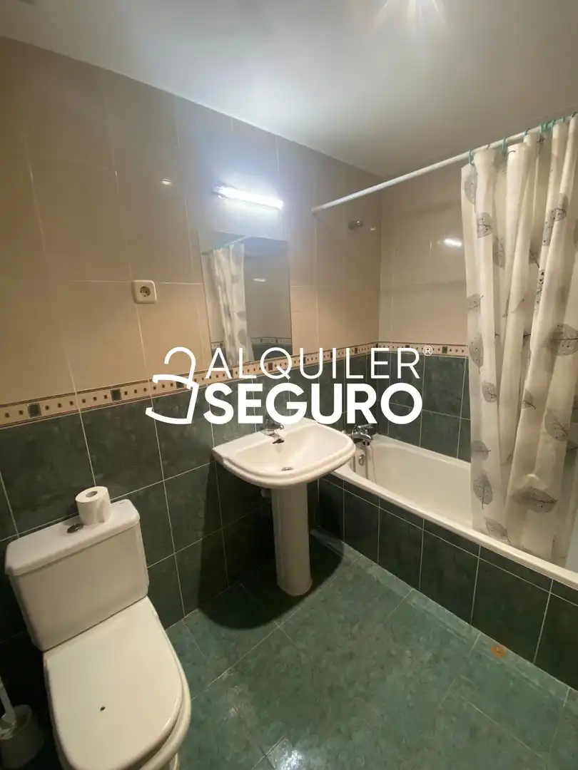 Baño de Piso de alquiler en El Casar con Calefacción