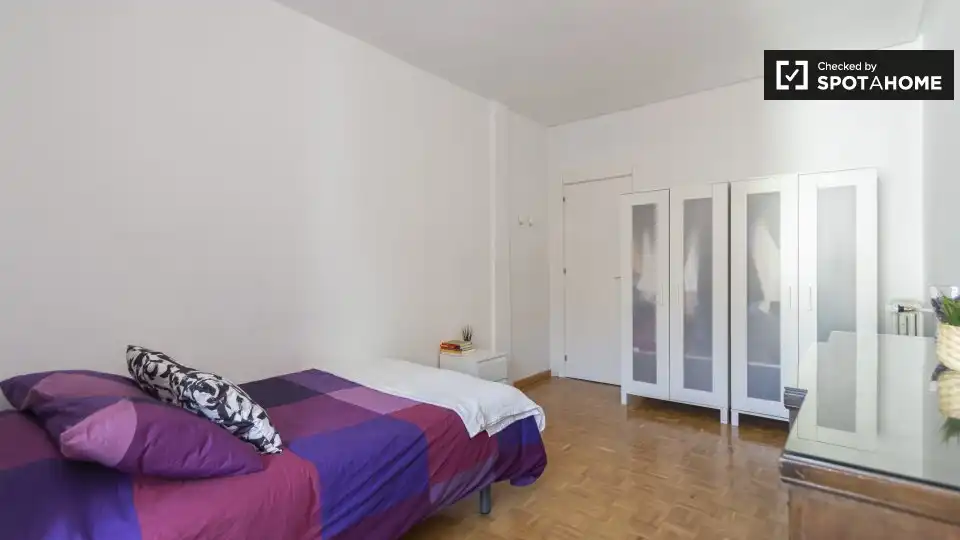 Bedroom of Flat for rent in Madrid  with Air Conditioner, Heating and Furnished