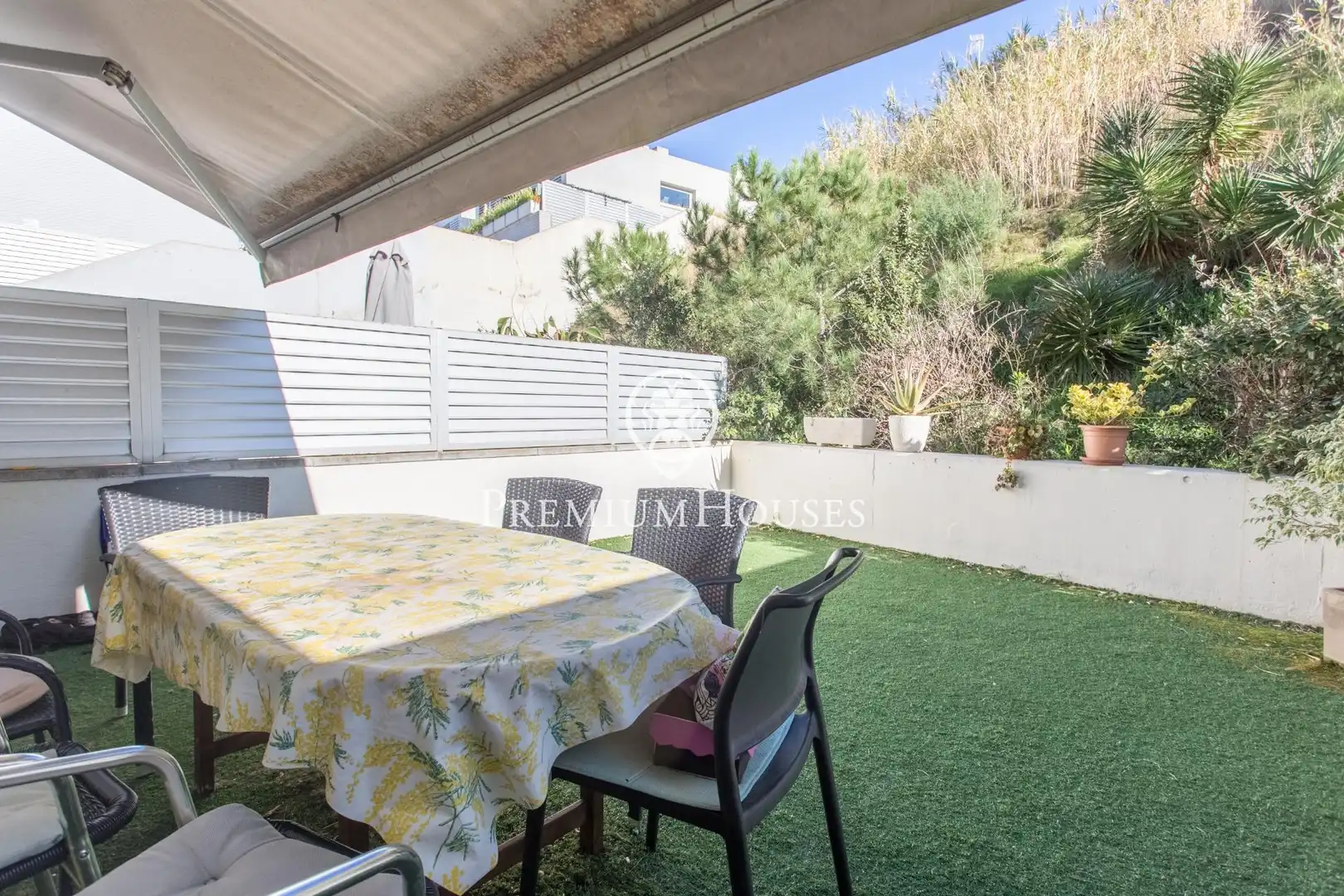 Terrasse von Einfamilien-Reihenhaus zum Verkauf in Sant Pol de Mar mit Klimaanlage, Heizung und Parkett