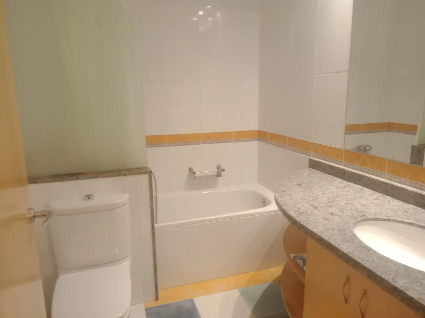 Bathroom of Flat for sale in Cambrils  with Air Conditioner, Heating and Balcony