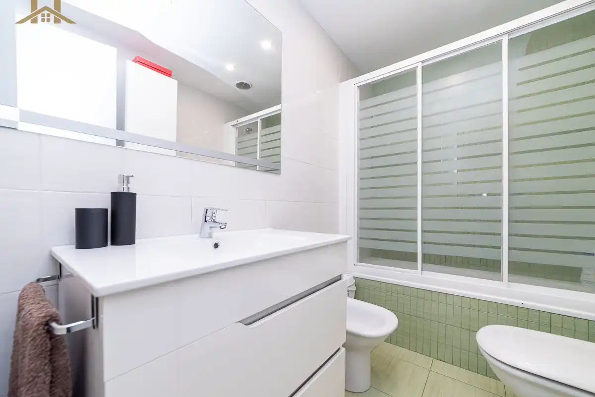 Baño de Planta baja en venta en Navalcarnero con Aire acondicionado, Calefacción y Jardín privado
