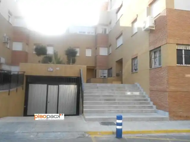 Vista exterior de Piso en venta en Churriana de la Vega con Aire acondicionado
