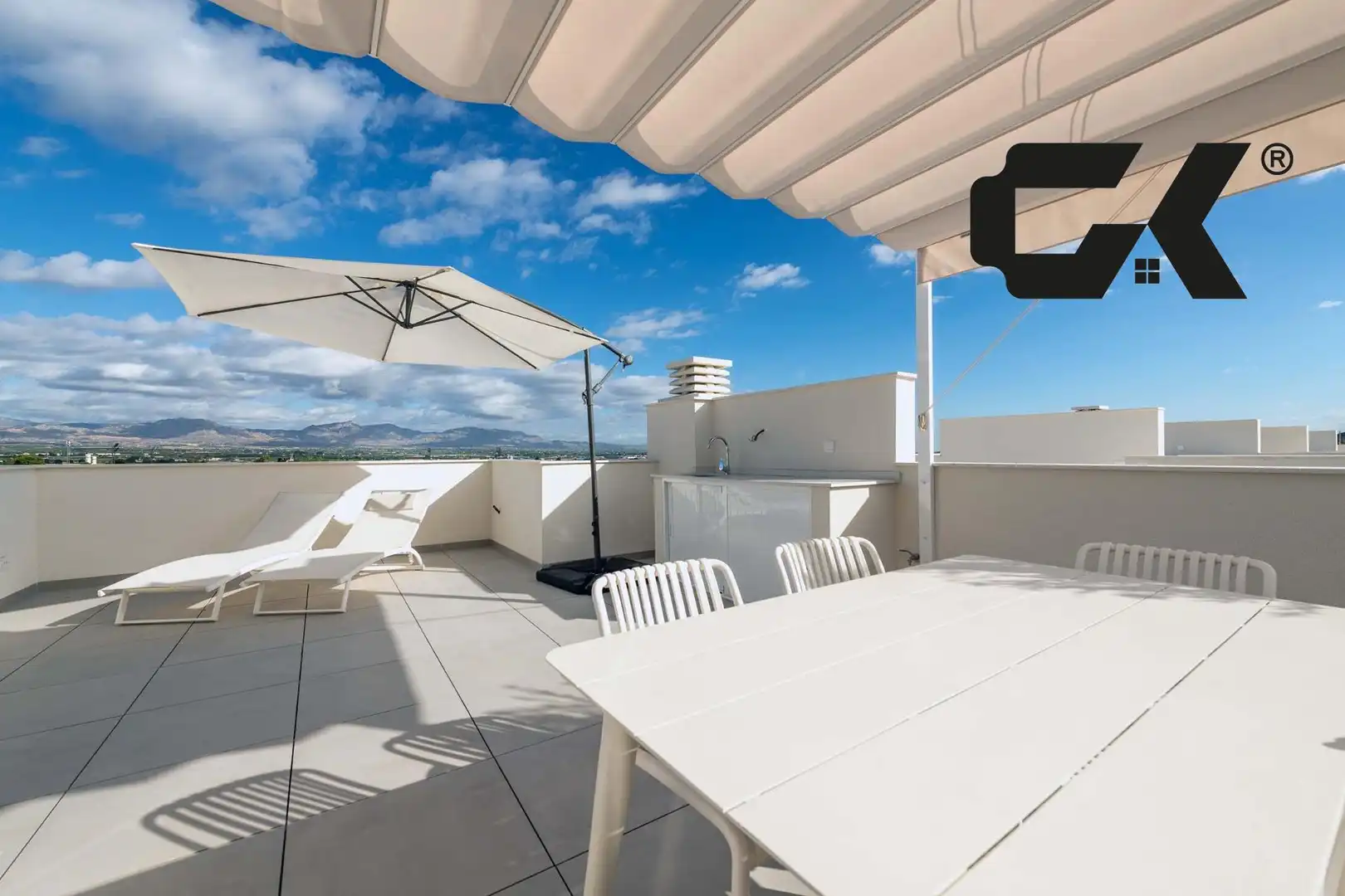 Terraced house with pool for sale in Cox