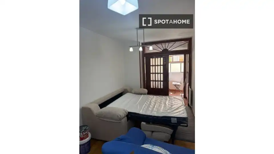 Dormitori de Apartament per a compartir en Pontevedra Capital  amb Aire condicionat, Terrassa i Moblat