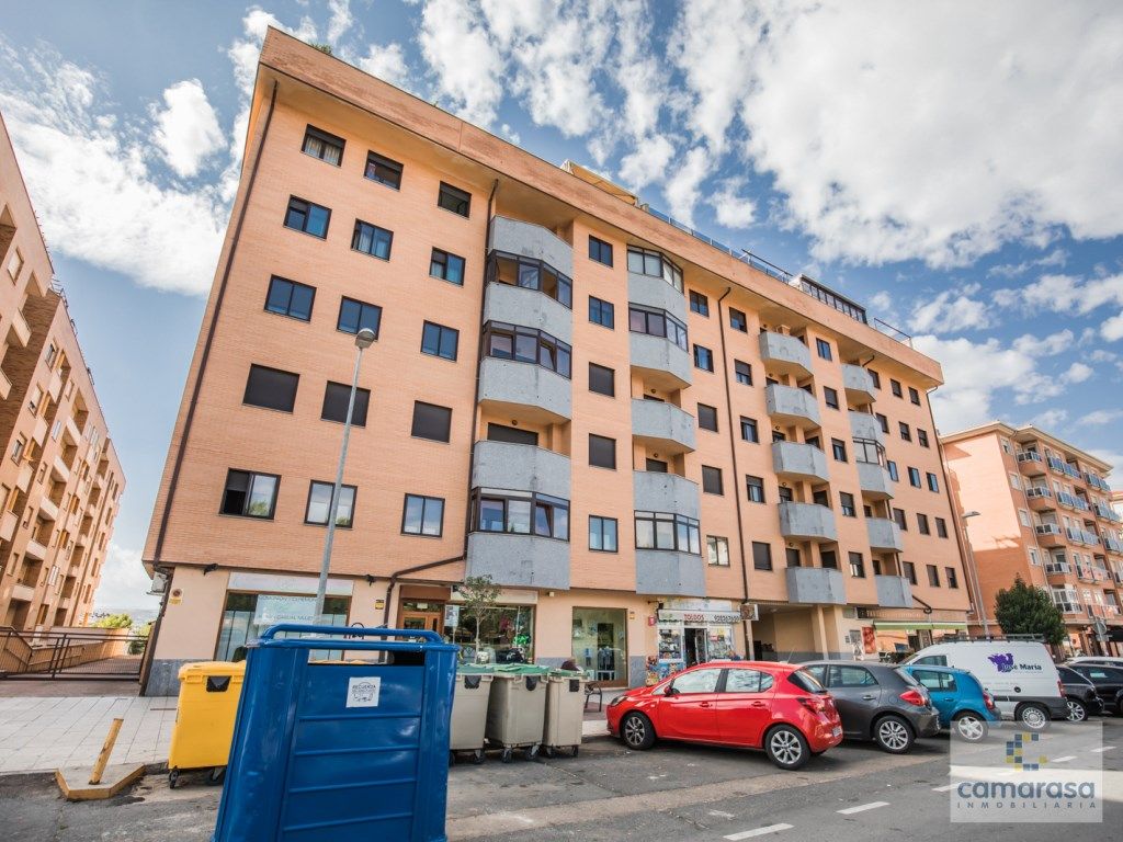 Vista exterior de Garatge en venda en Ávila Capital