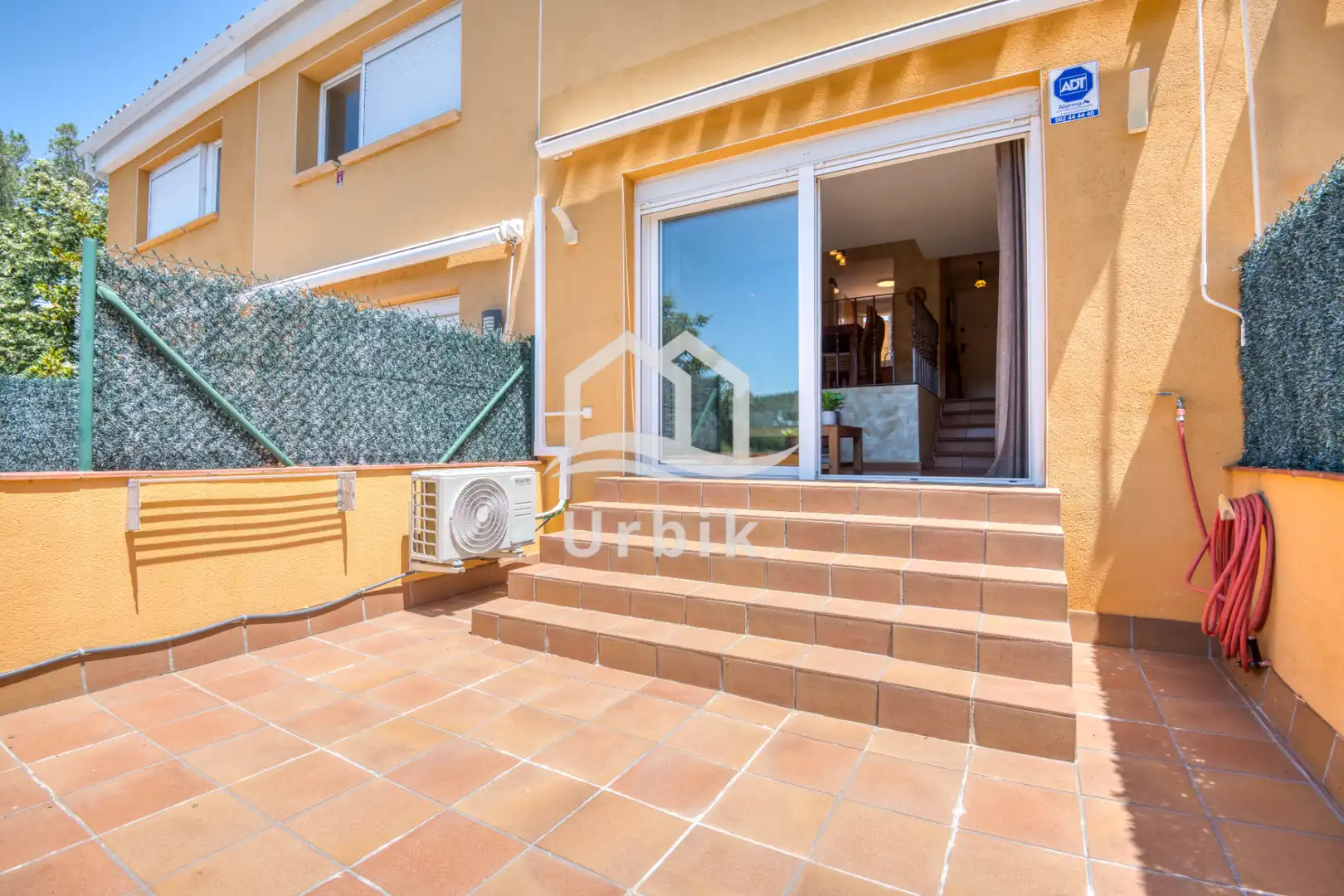 Terrasse von Einfamilien-Reihenhaus zum Verkauf in Castell d'Aro, Platja d'Aro i s'Agaró mit Klimaanlage, Heizung und Terrasse