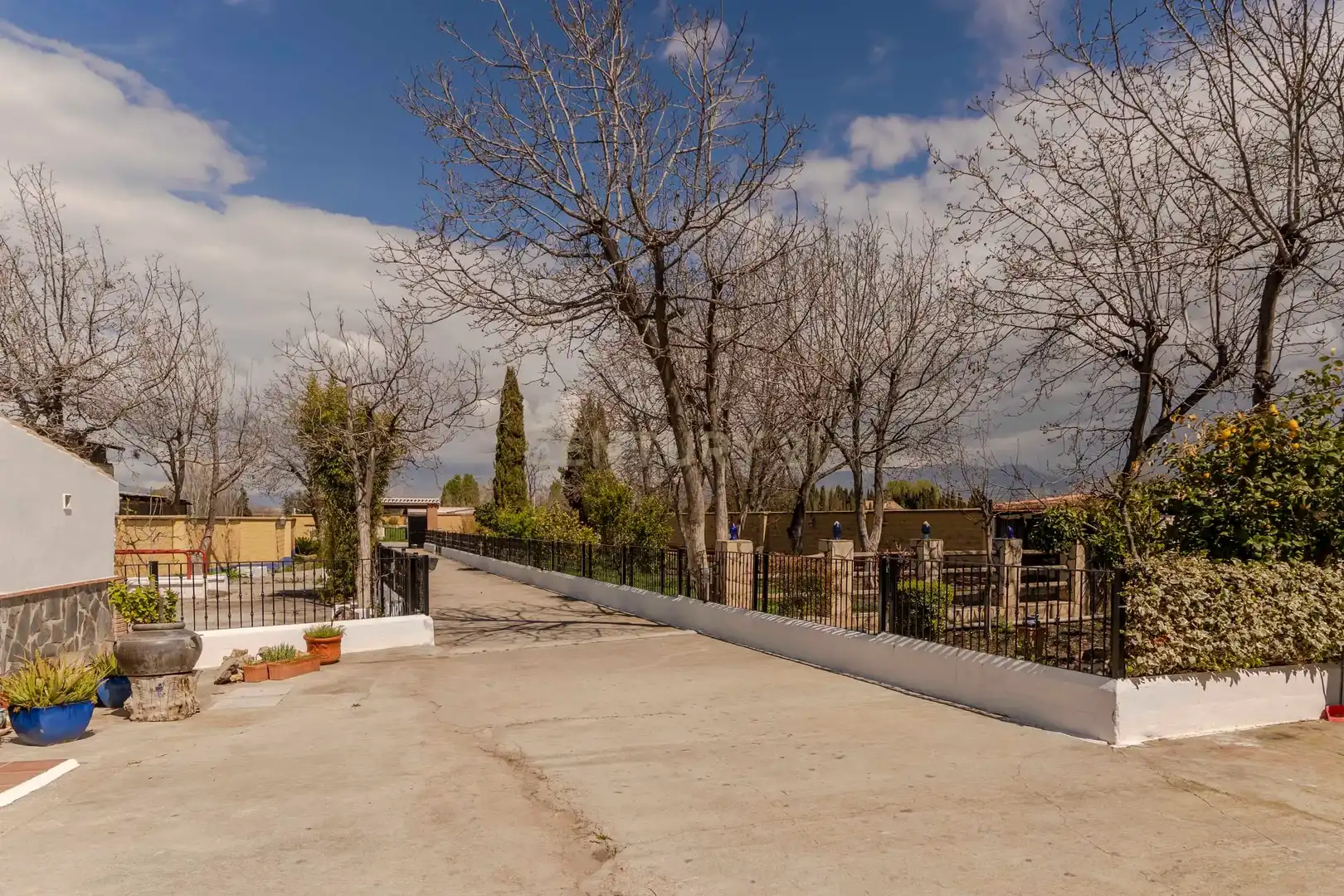 Außenansicht von Haus oder Chalet zum Verkauf in Granada mit Klimaanlage, Privatgarten und Abstellraum