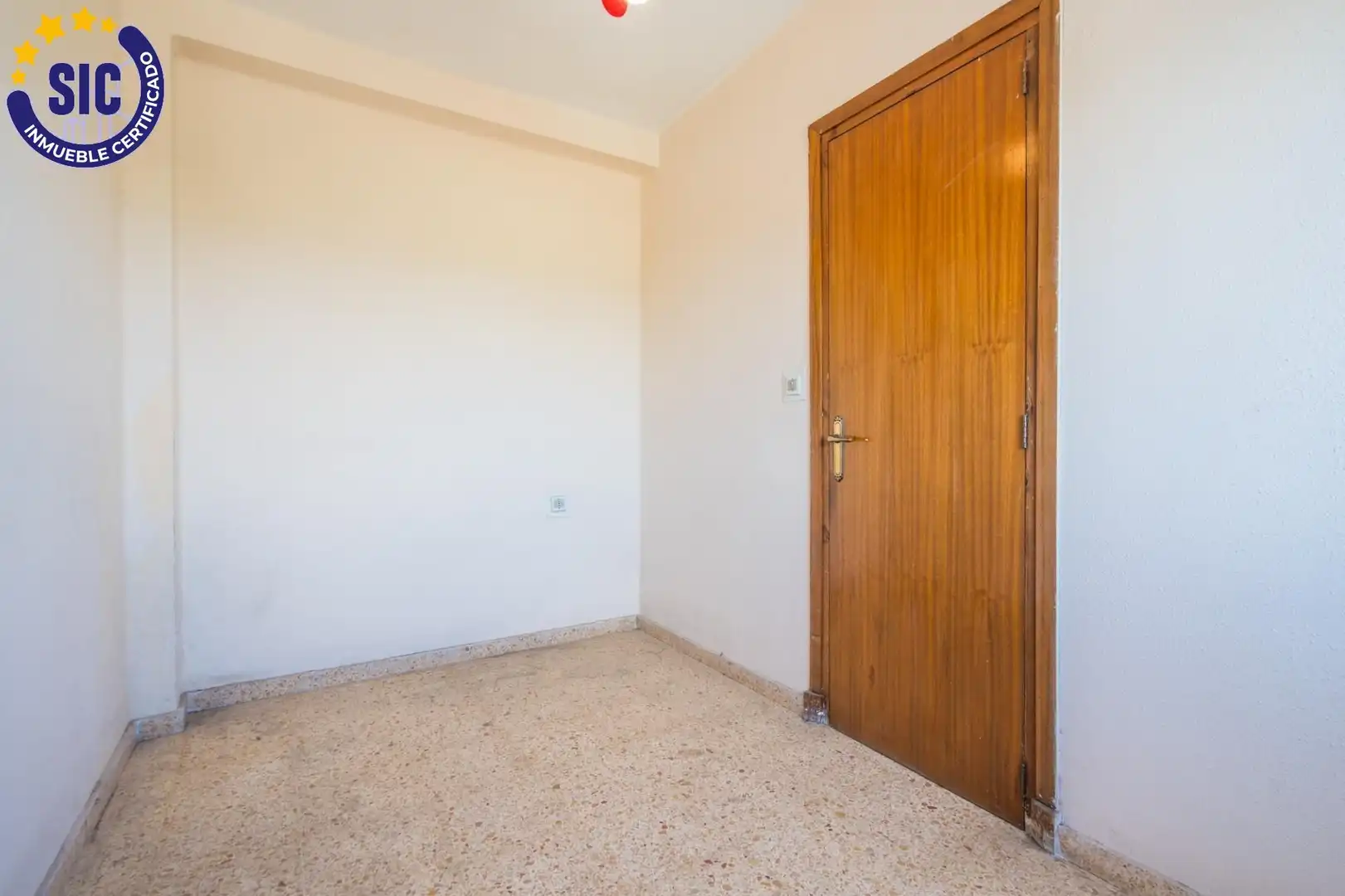 Wohnung zum Verkauf in Xirivella mit Balkon