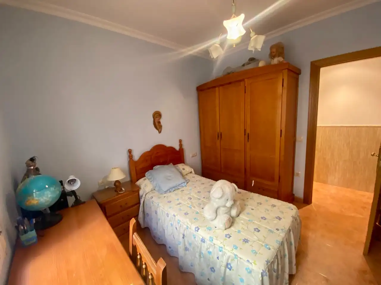 Dormitori de Casa adosada en venda en Calzada de Calatrava amb Aire condicionat, Terrassa i Moblat