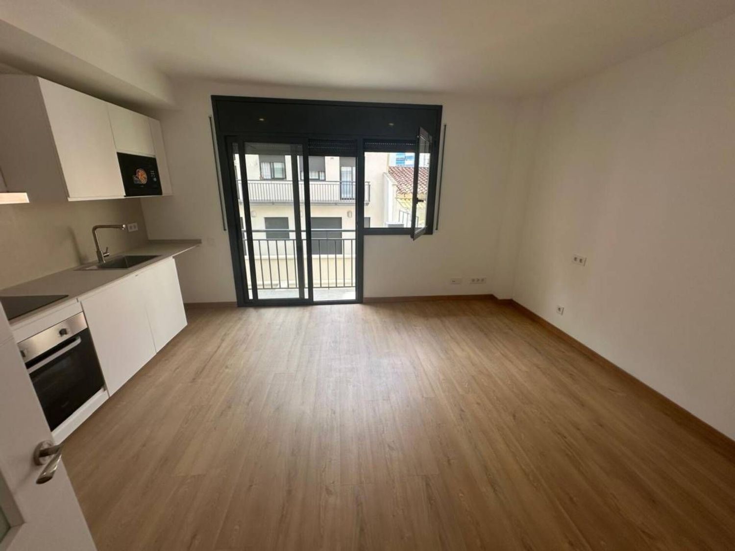 Vista exterior de Pis en venda en Cerdanyola del Vallès amb Terrassa