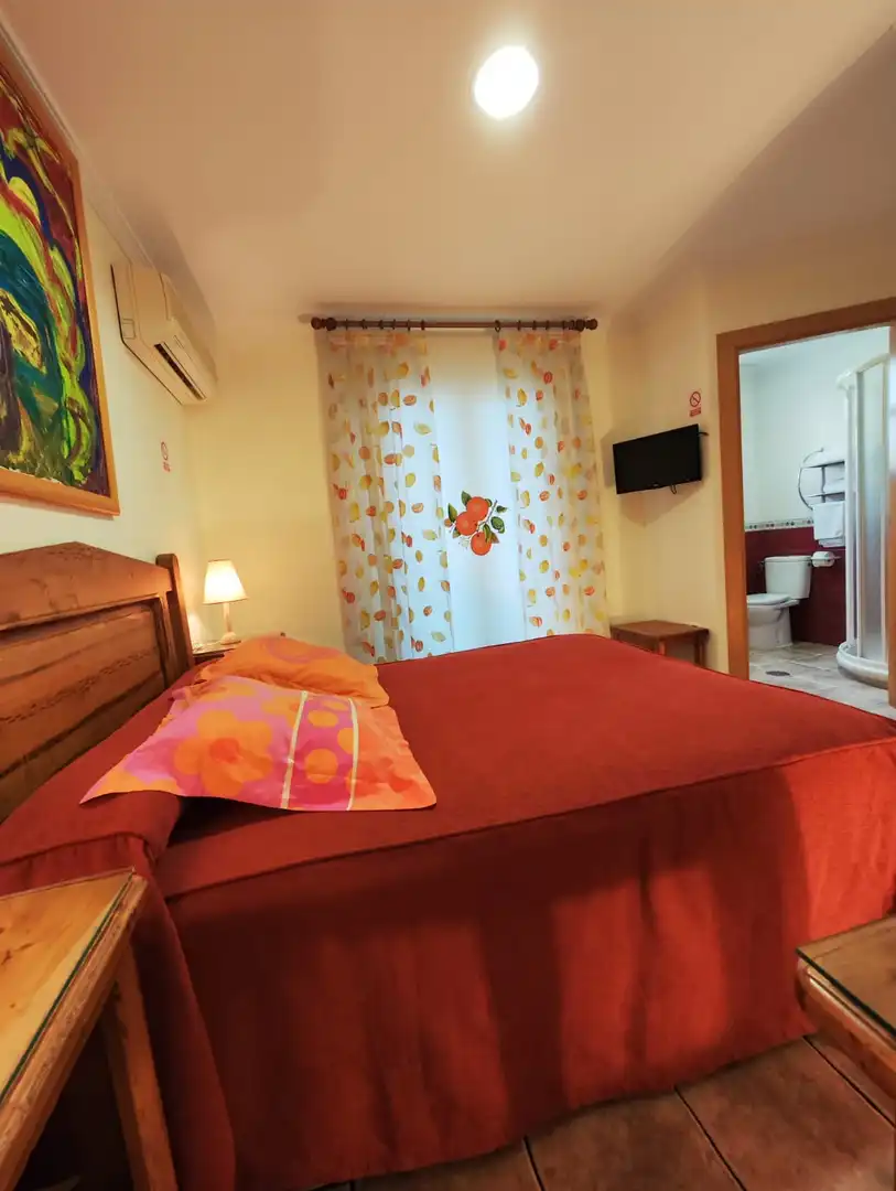 Habitación de Edificio en venta en Castillo de Locubín con Alarma
