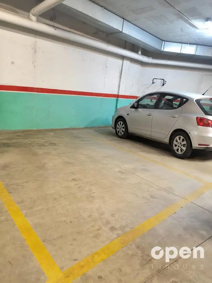 Aparcament de Dúplex en venda en Terrassa amb Calefacció, Terrassa i Forn
