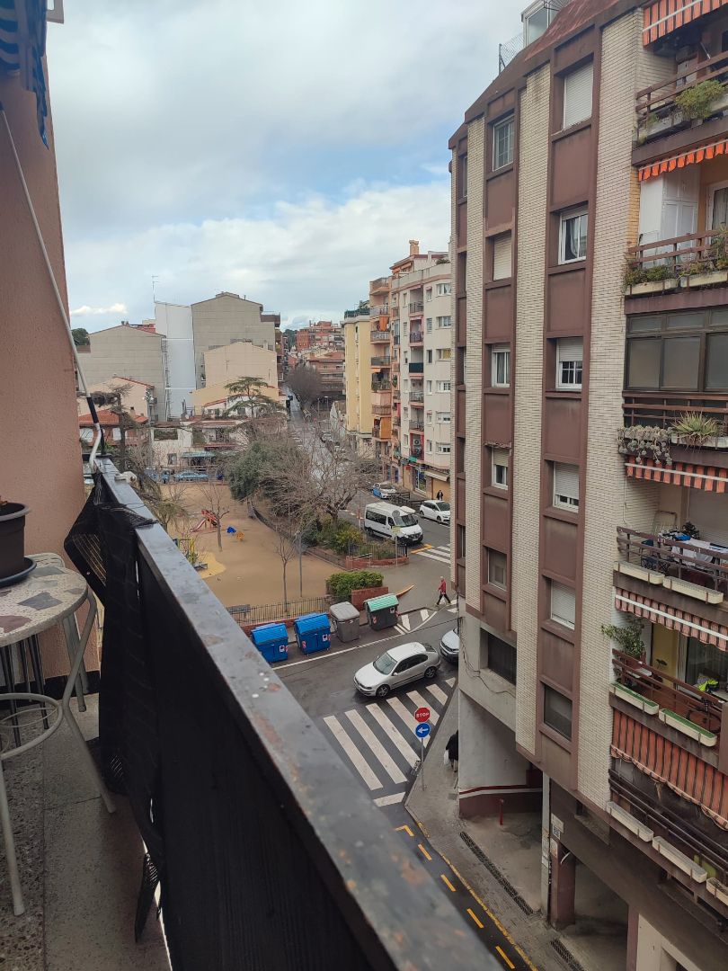 Vista exterior de Pis en venda en Rubí amb Balcó