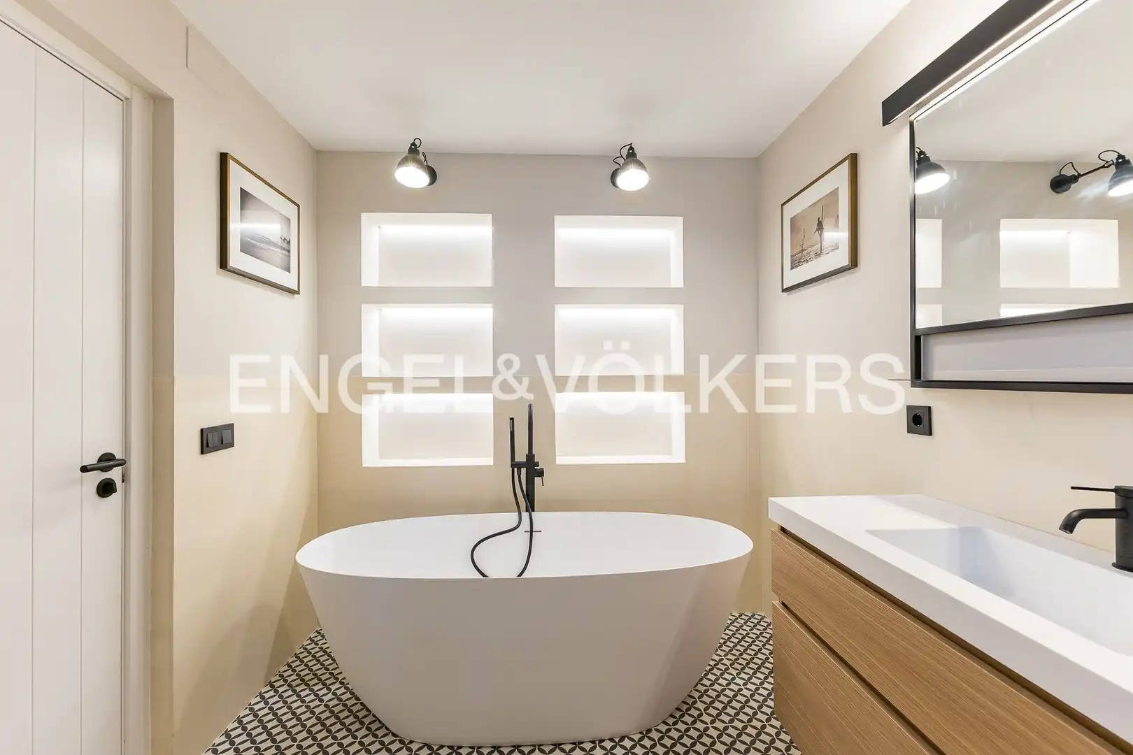 Bathroom of Houses for rent in Castelldefels  with Air Conditioner, Heating and Private garden