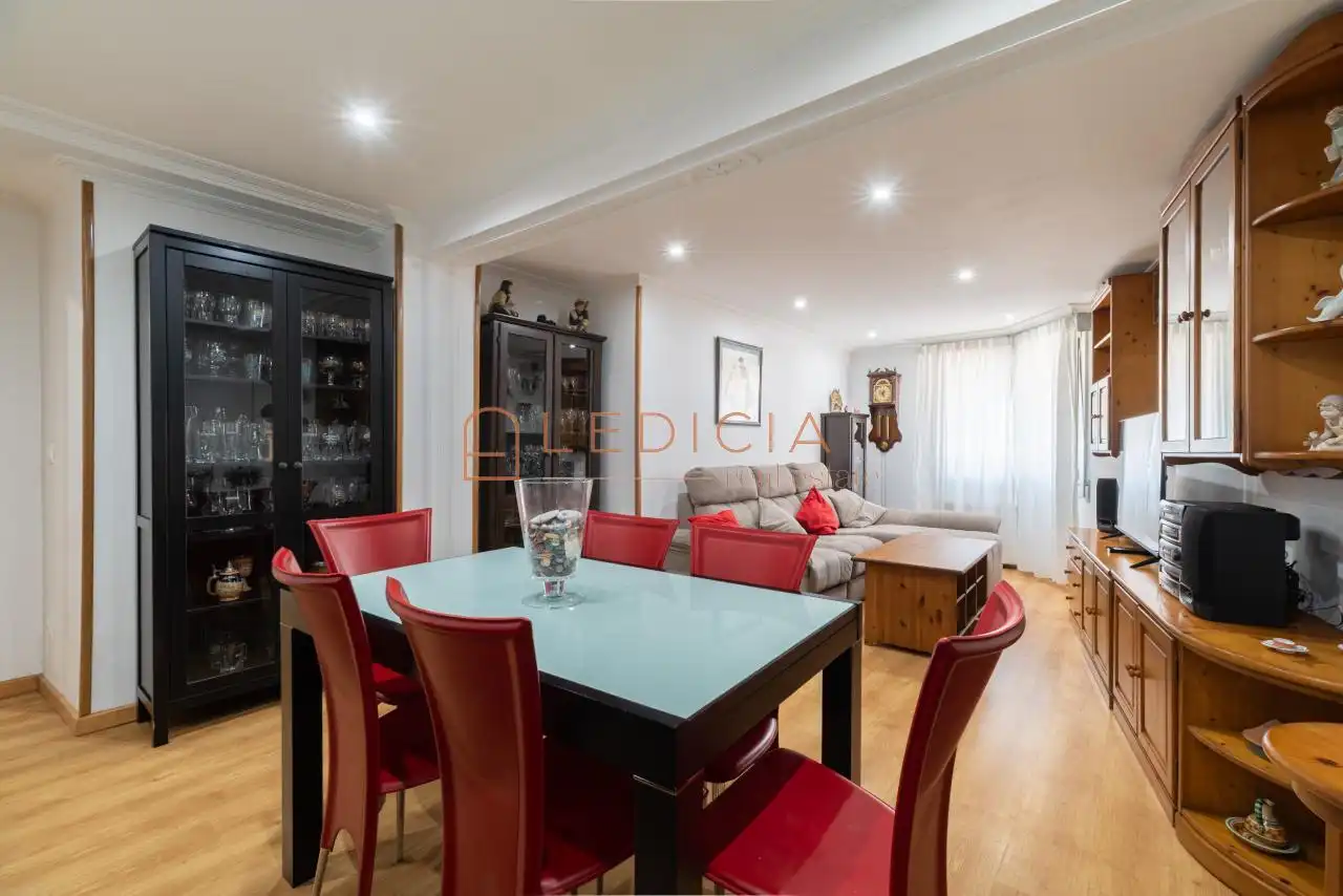 Living room of Flat for sale in Vigo   with Heating and Furnished