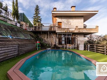 Casa con balcón en venta en El Racó - Sant Feliu del Racó