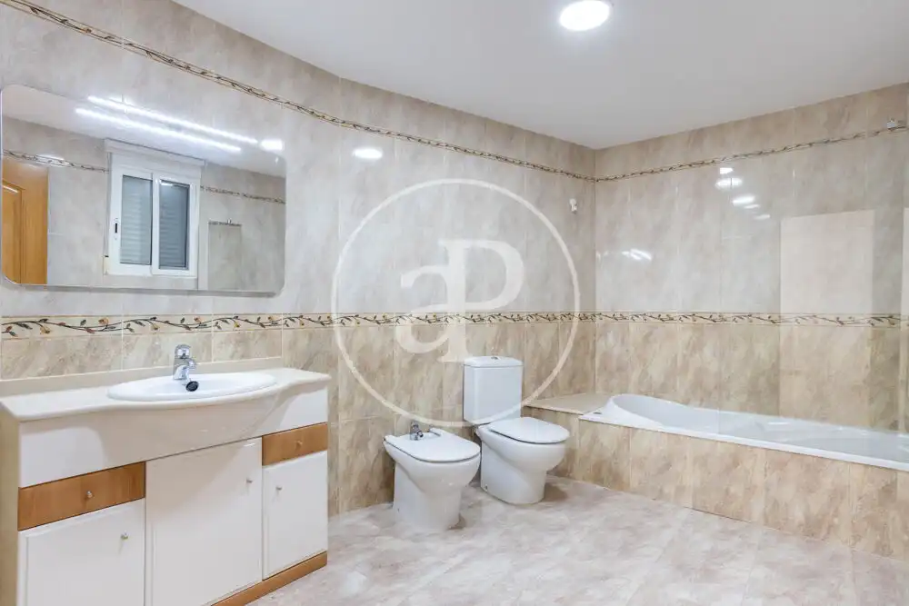Badezimmer von Wohnung zum Verkauf in Onda mit Heizung, Abstellraum und Balkon