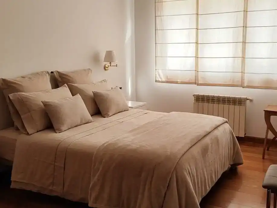 Dormitori de Casa adosada per a compartir en A Coruña Capital  amb Parquet, Traster i Moblat