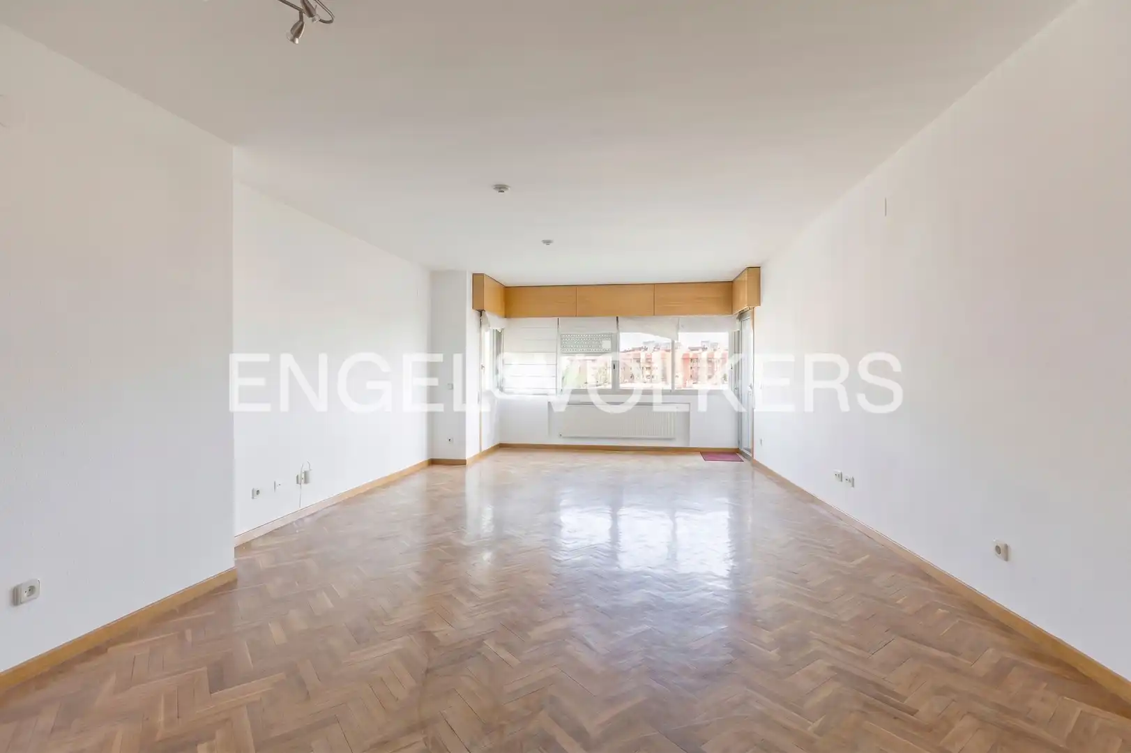 Living room of Flat for rent in Tres Cantos  with Heating, Parquet flooring and Terrace