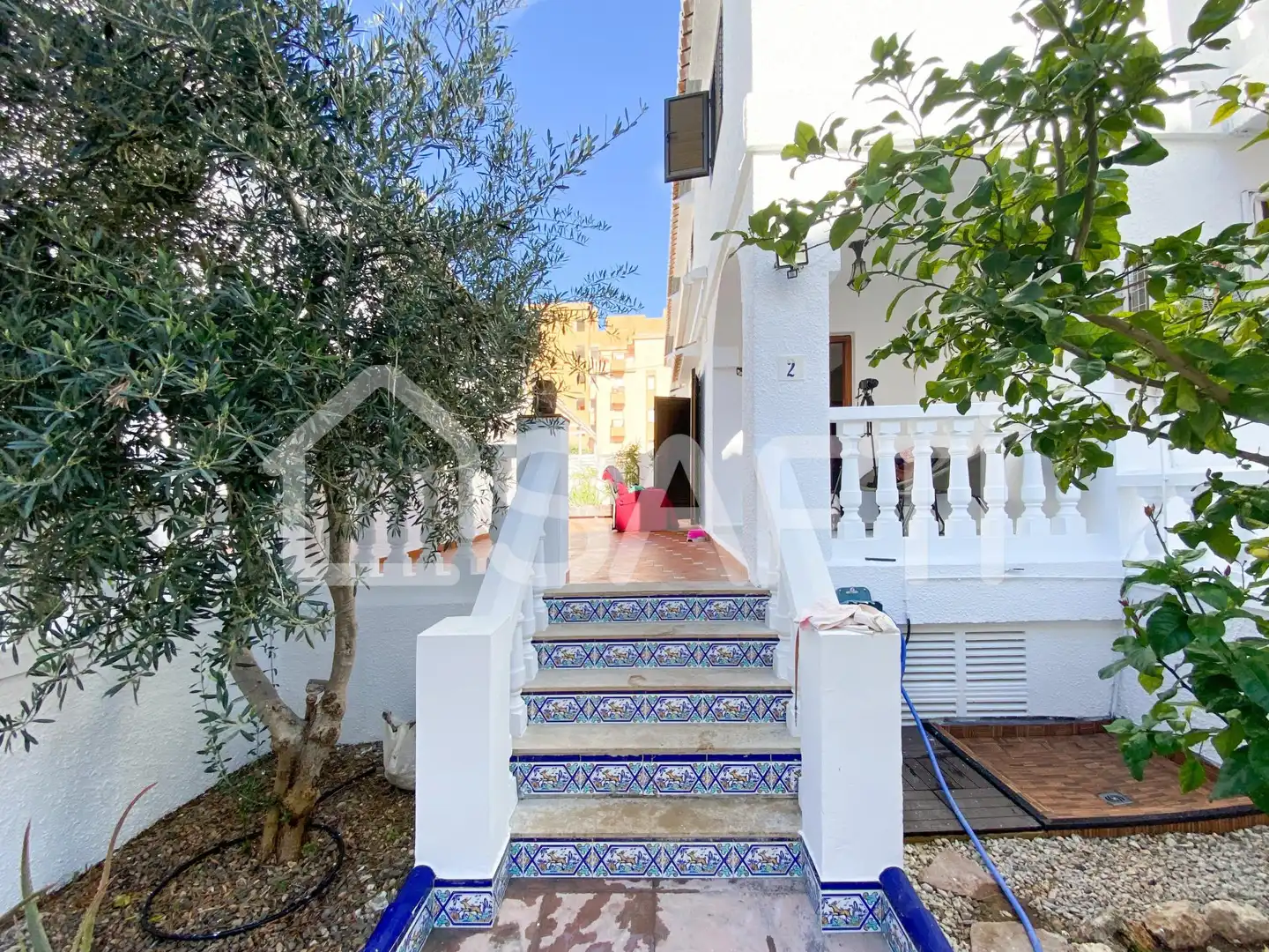 Vista exterior de Casa adosada en venda en Sueca amb Terrassa, Balcó i Piscina comunitària