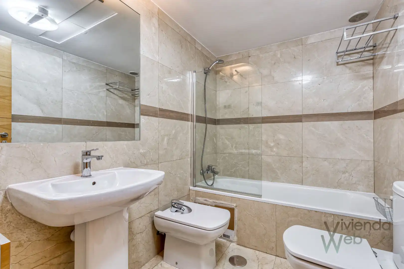 Badezimmer von Wohnung zum Verkauf in Madrid mit Klimaanlage, Heizung und Privatgarten