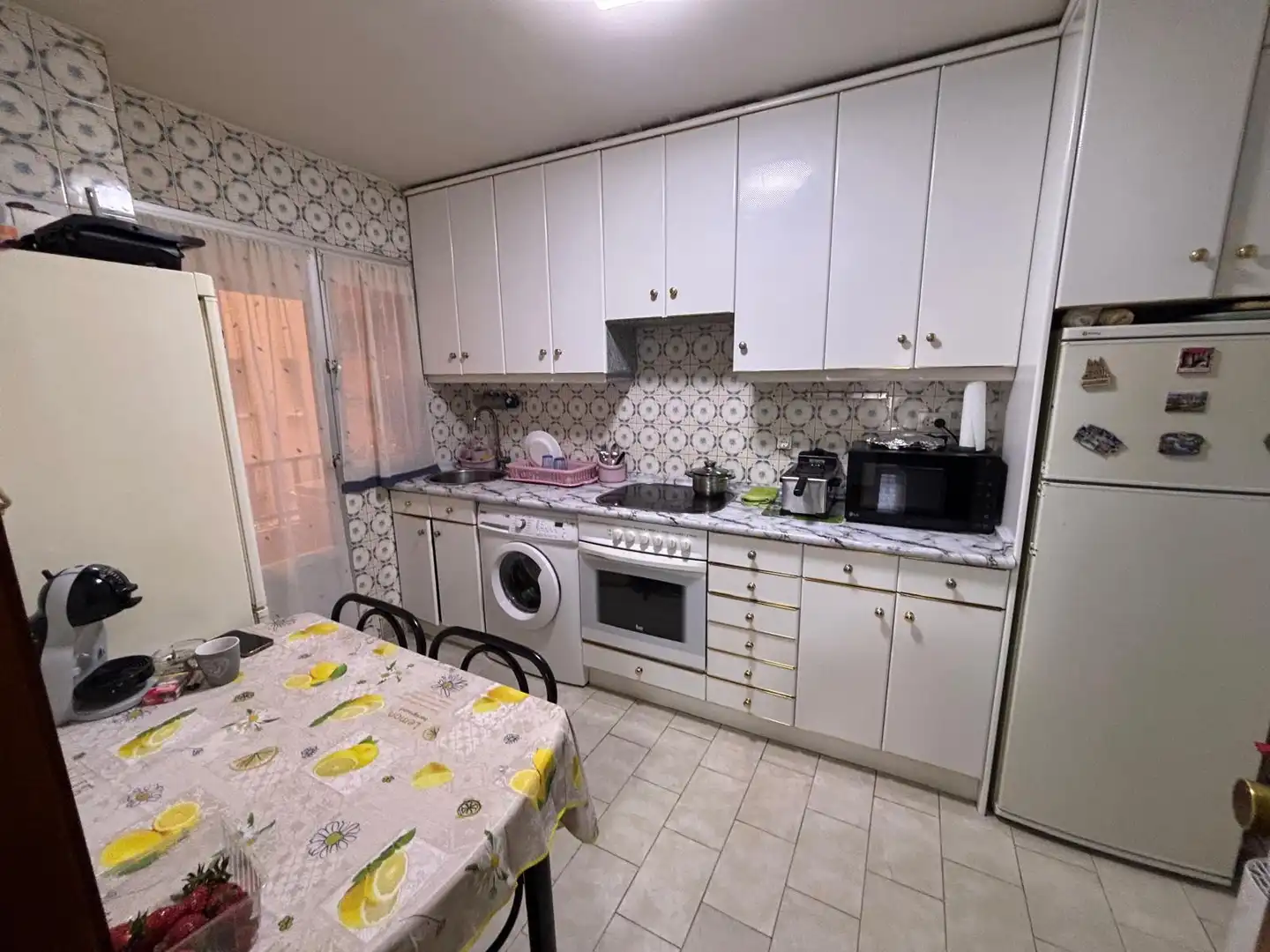 Cuina de Pis en venda en Oviedo  amb Calefacció, Parquet i Forn