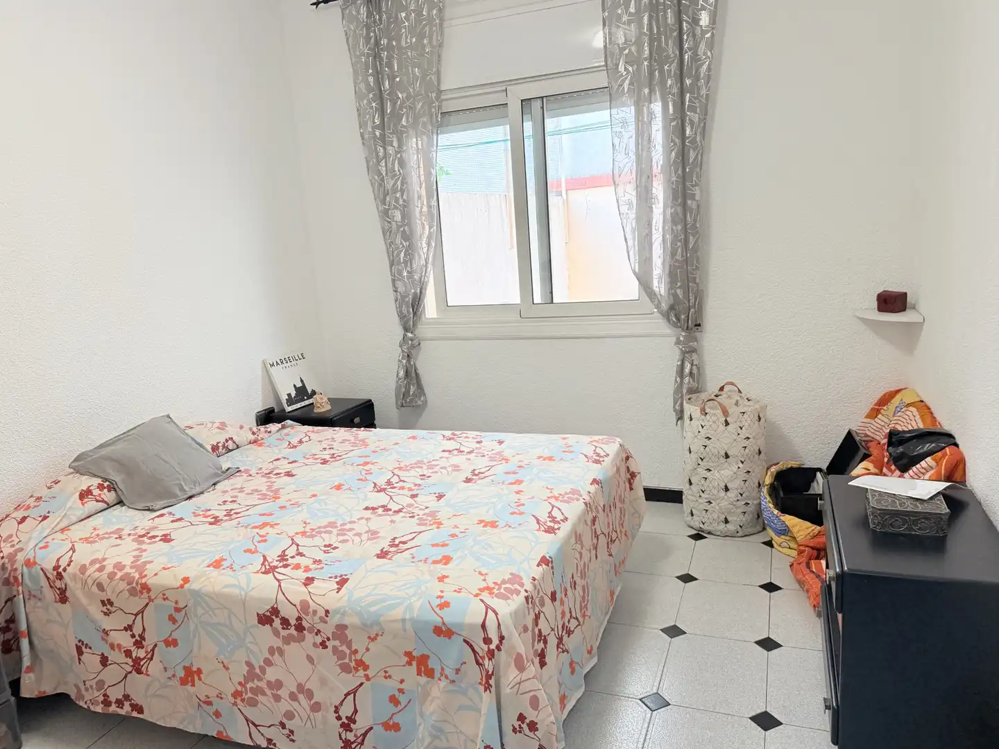 Habitación de Planta baja en venta en Badalona con Aire acondicionado, Calefacción y Jardín privado