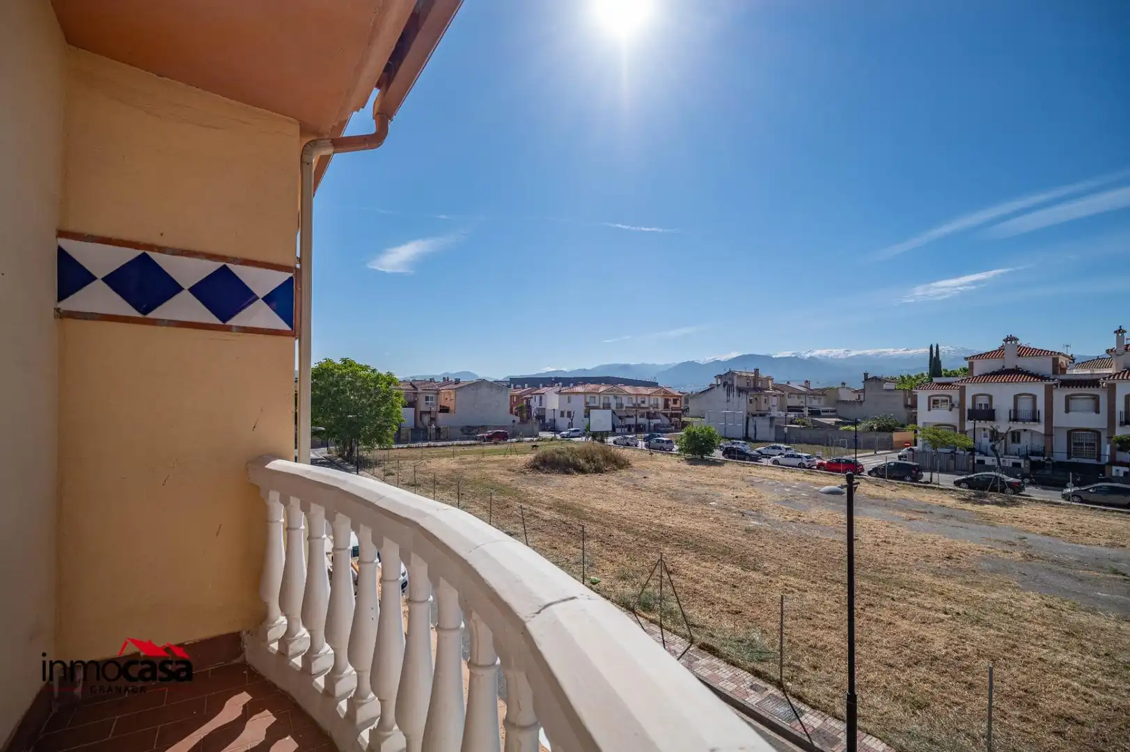 Vista exterior de Casa adosada en venda en Armilla amb Aire condicionat, Calefacció i Jardí privat