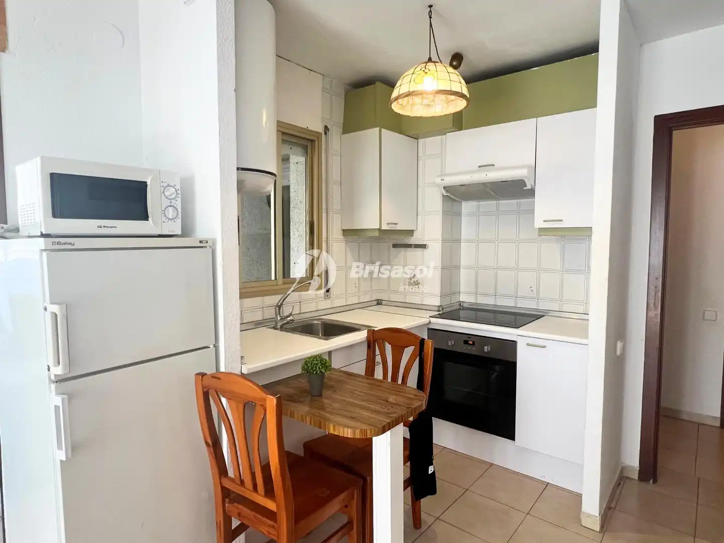 Cuina de Apartament en venda en Salou amb Balcó i Piscina comunitària