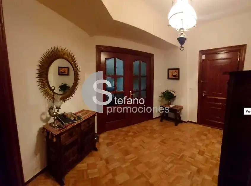 Piso en venta en Marbella con Parquet y Terraza