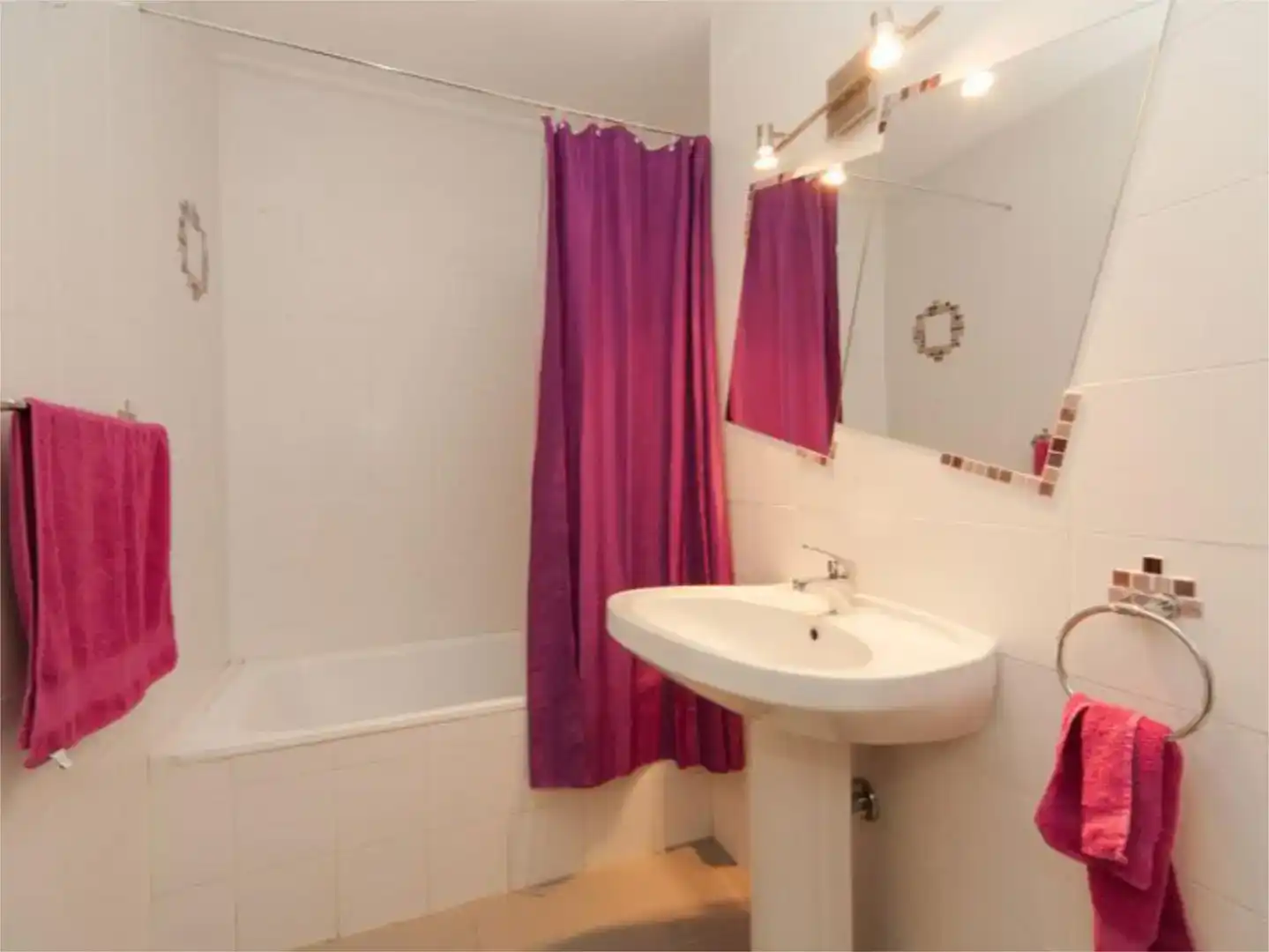 Badezimmer von Wohnung zur Miete in  Sevilla Capital mit Klimaanlage
