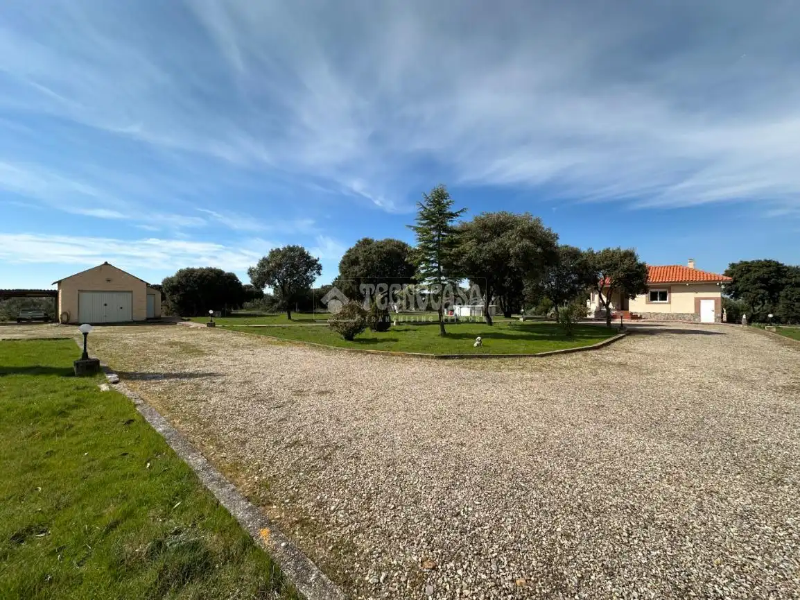 Finca rústica en venda en Málaga del Fresno amb Calefacció, Piscina i Moblat