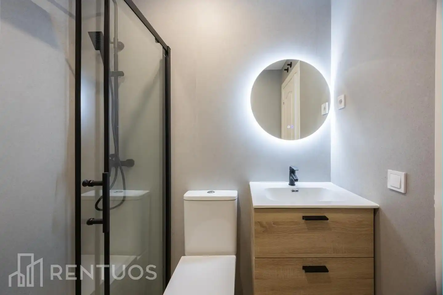 Bathroom of Flat for rent in Madrid  with Air Conditioner, Heating and Furnished