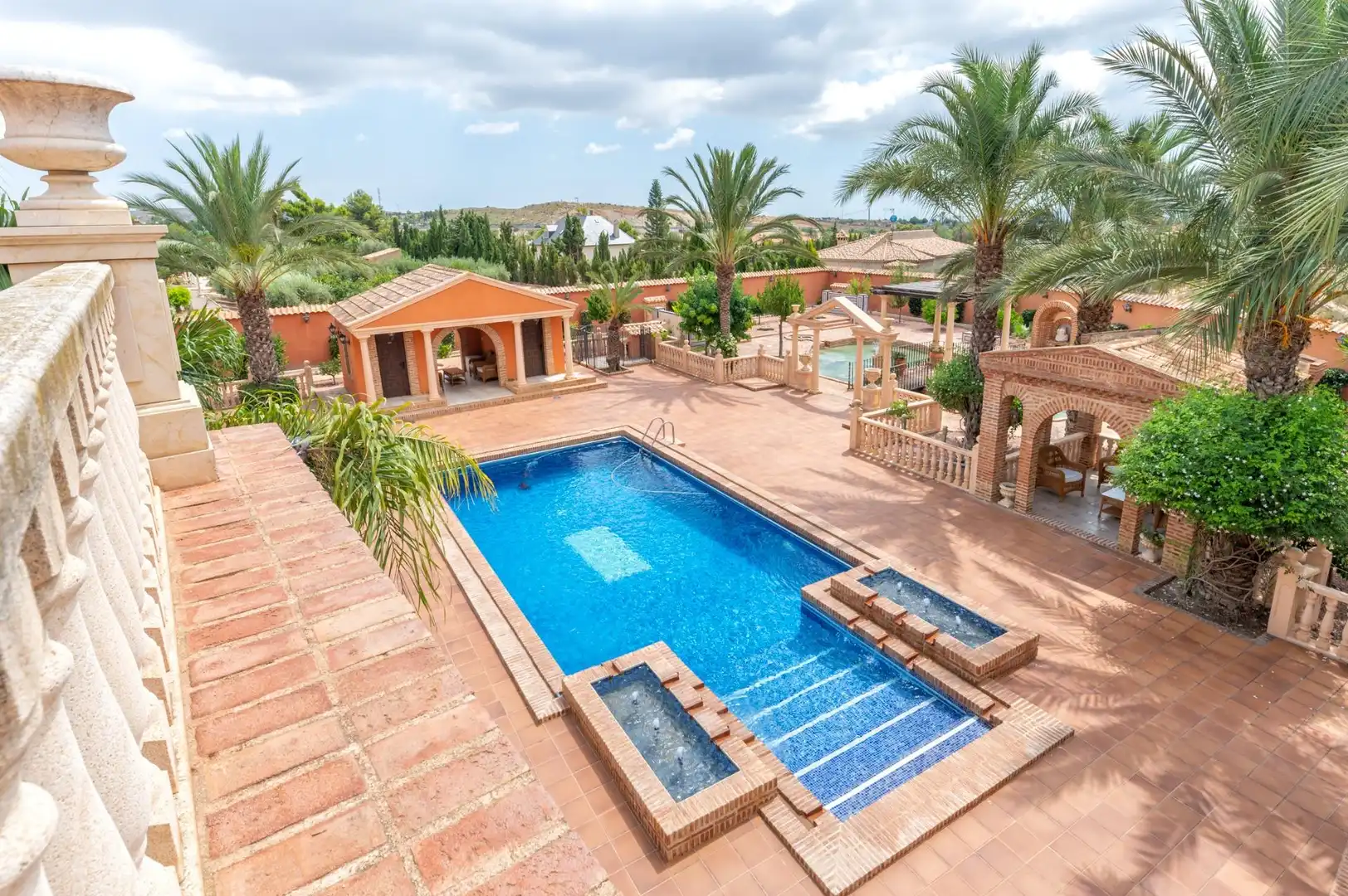 Piscina de Casa o xalet en venda en Elche / Elx amb Aire condicionat, Calefacció i Jardí privat