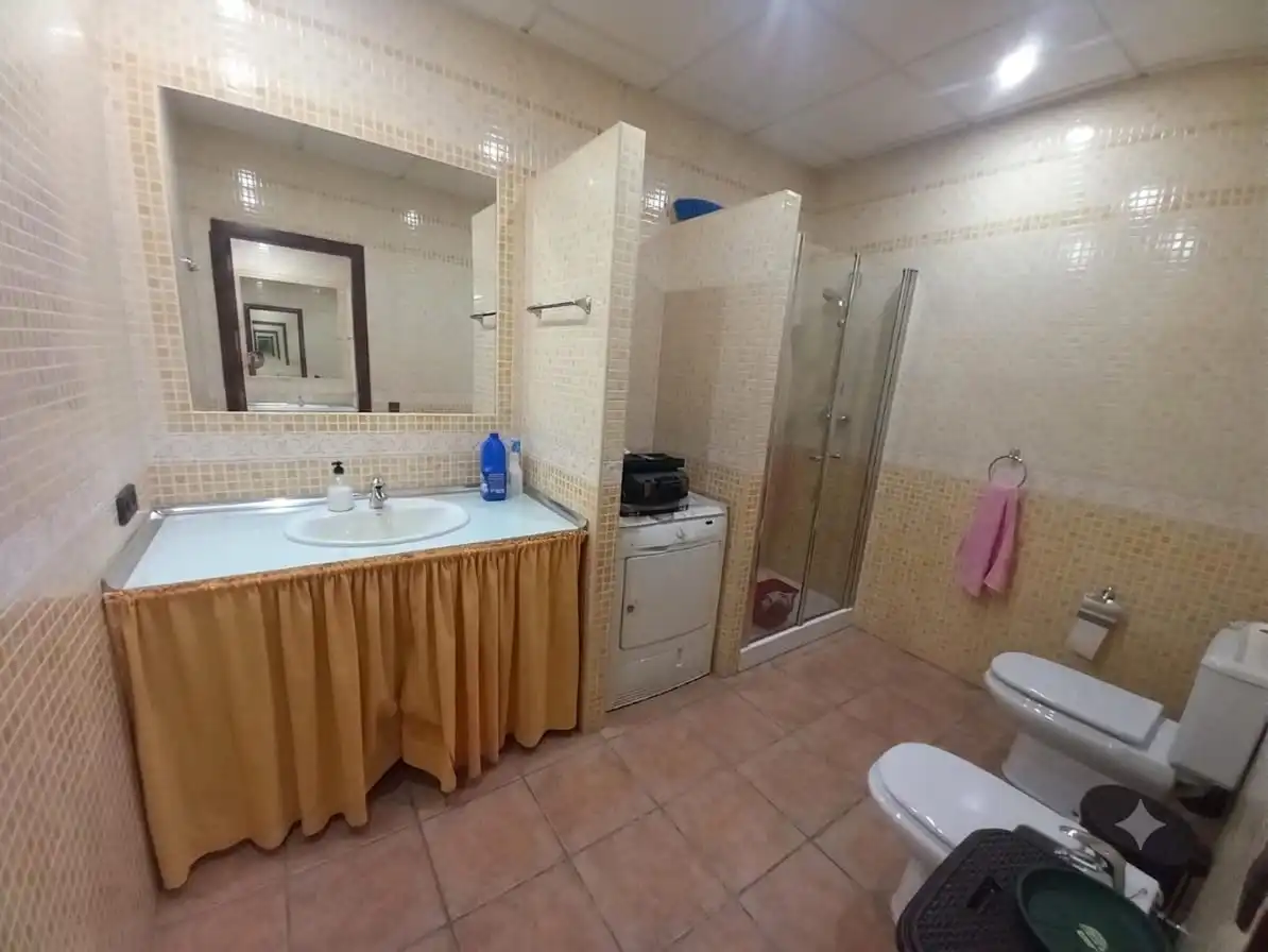 Bany de Casa o xalet en venda en Dos Hermanas amb Aire condicionat, Terrassa i Traster