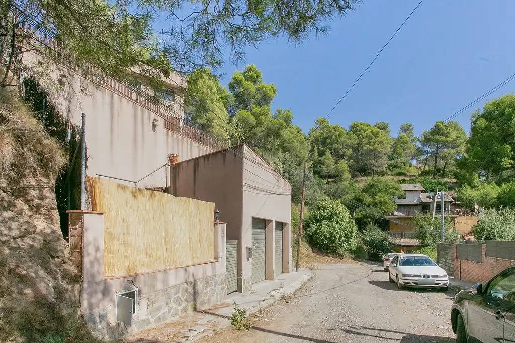 Vista exterior de Casa o chalet en venta en Corbera de Llobregat con Piscina comunitaria
