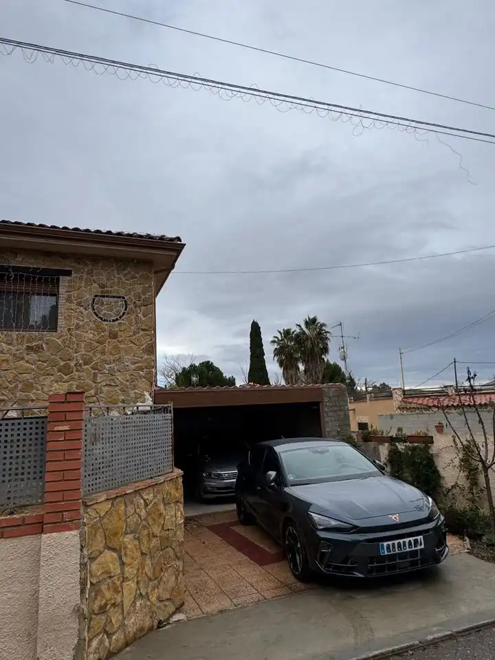 Aparcament de Casa o xalet en venda en Cadrete amb Aire condicionat, Calefacció i Jardí privat