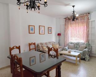 Sala d'estar de Casa adosada de lloguer en Sanlúcar de Barrameda amb Moblat, Rentadora i Microones